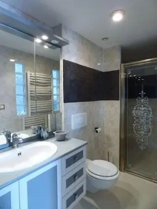 Tek Büyük Yataklı Oda (La Penn ar bed)