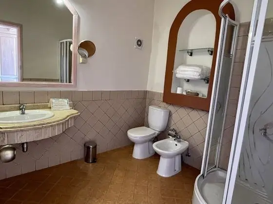Standard Tek Büyük veya İki Ayrı Yataklı Oda, Bahçe Manzaralı