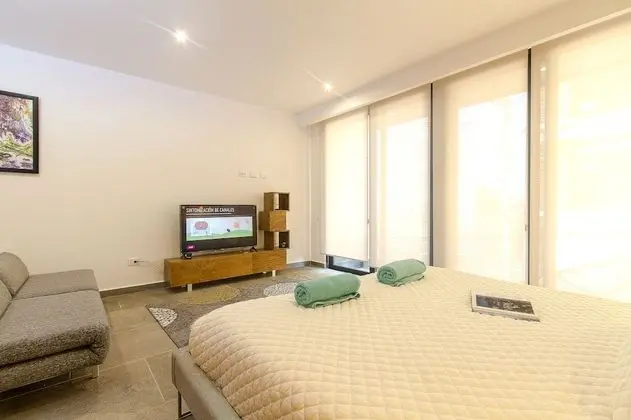 Soul Studio 201 King bed