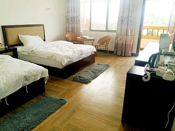 Standard Oda (First Floor)