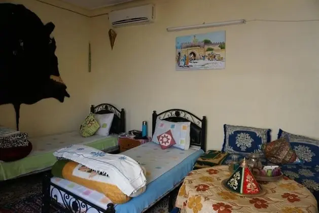 İki Ayrı Yataklı Oda, Sigara İçilmez