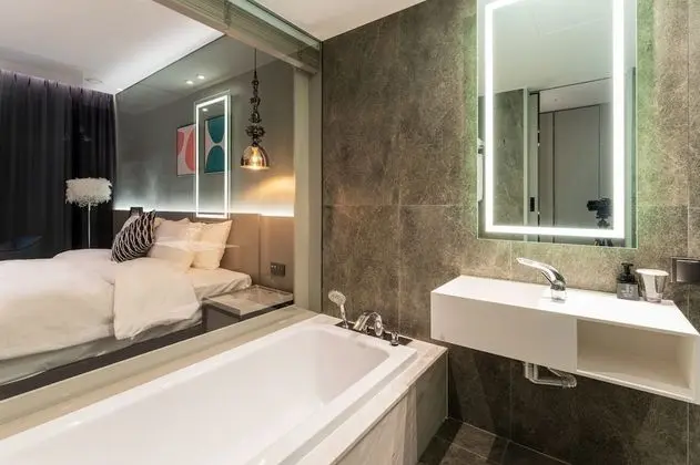 Premium Tek Büyük Yataklı Oda