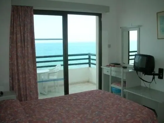 Üç Kişilik Oda, Deniz Manzaralı