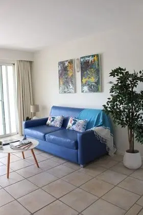Stüdyo, Bahçe Manzaralı