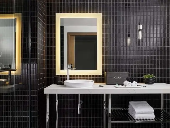 Oda, 1 En Büyük (King) Boy Yatak, Engellilere Uygun (Roll-In Shower)