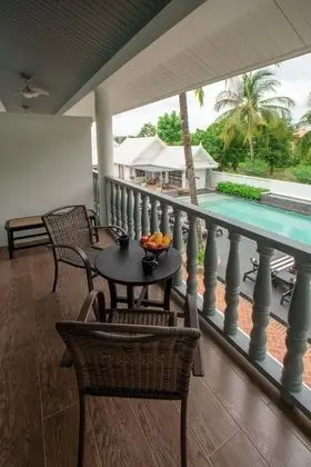 Deluxe Pool View Twin Room