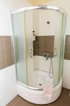 Üç Kişilik Oda, Bahçe Manzaralı
