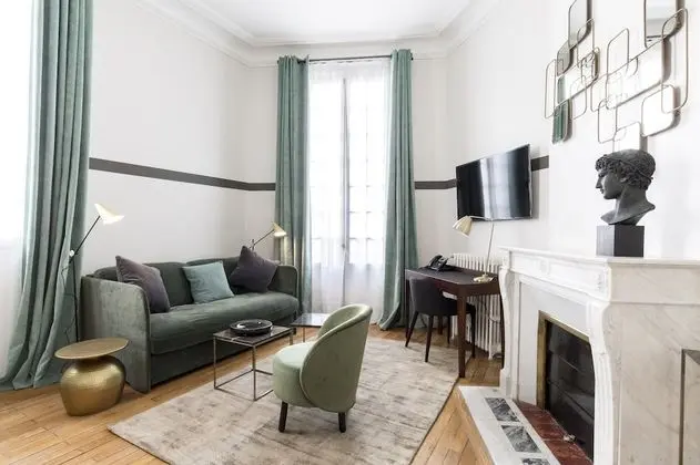 Luxury Tek Büyük Yataklı Oda (Celadon)