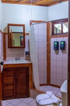 Tek Büyük Yataklı Oda, 2 Çift Kişilik Yatak, Bahçe Manzaralı, Bahçeli