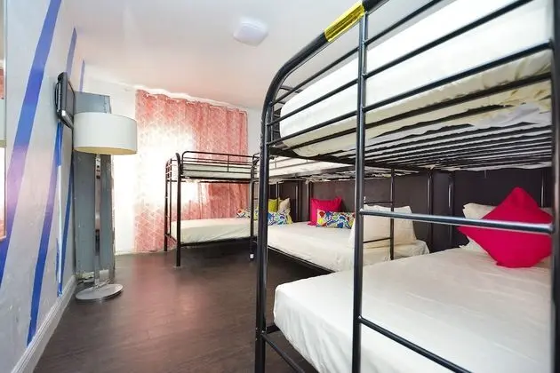 4 Beds, Mixed Dorm