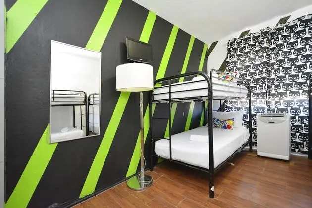6 Beds, Mixed Dorm