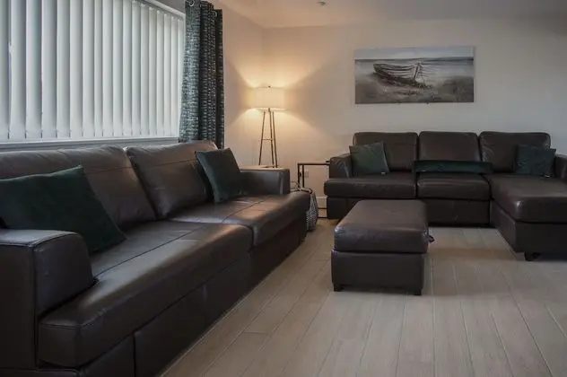 Ev (4 Bedrooms)