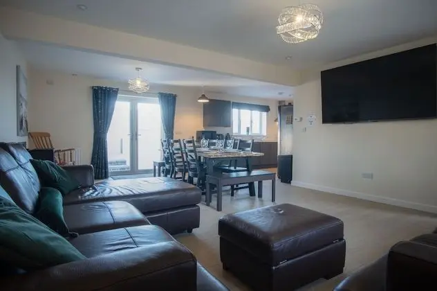 Ev (4 Bedrooms)