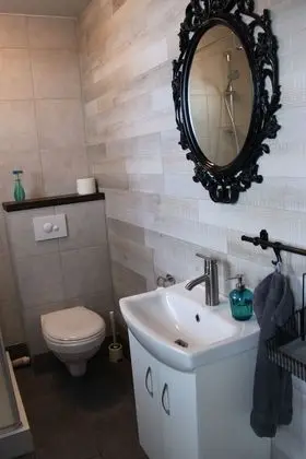 Dört Kişilik Oda, Ortak Banyo