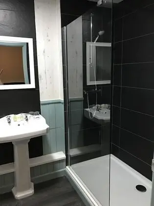 Tek Büyük Yataklı Oda, Banyolu/Duşlu