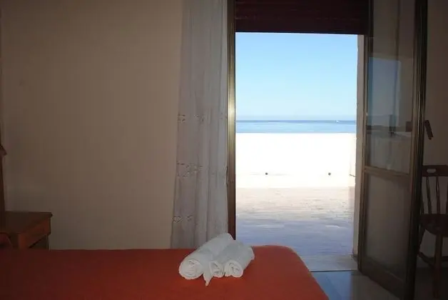 Tek Büyük veya İki Ayrı Yataklı Oda, Teras, Deniz Manzaralı