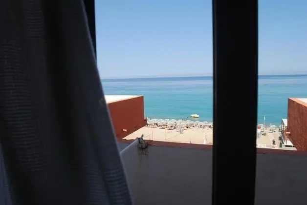 Tek Büyük veya İki Ayrı Yataklı Oda, Teras, Deniz Manzaralı