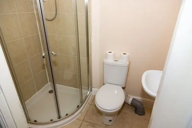 Tek Büyük Yataklı Oda, Ortak Banyo
