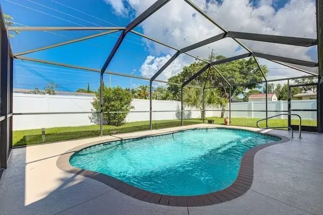 Ev (South Venice Pool Home with Fence, Do)