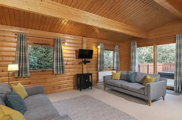 2 Bedroom Lodge with Hot TUB