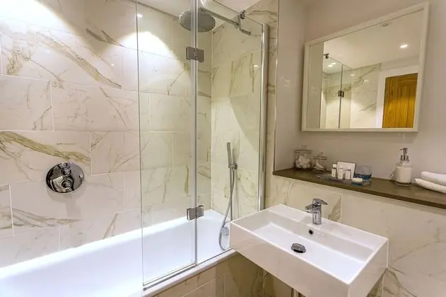 Tek Büyük Yataklı Oda, Balkon