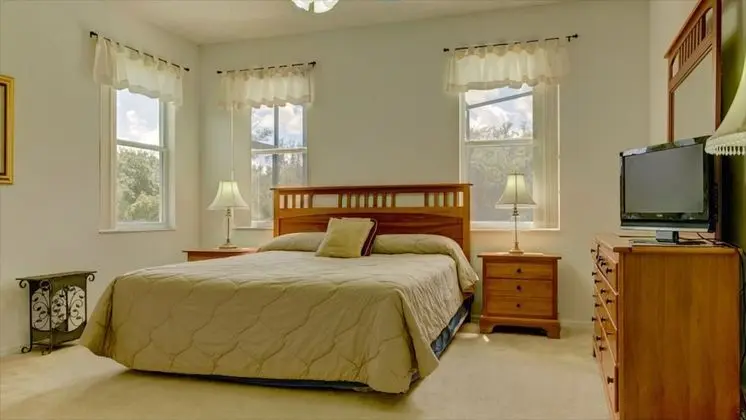 Classic House, 4 Bedroom Vacation Home with Pool