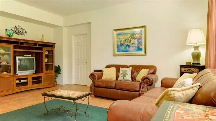 Classic House, 4 Bedroom Vacation Home with Pool