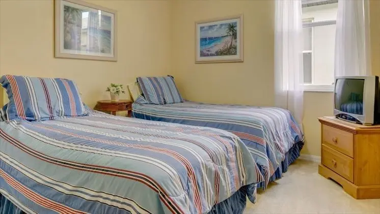 Classic House, 4 Bedroom Vacation Home with Pool