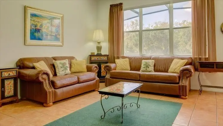 Classic House, 4 Bedroom Vacation Home with Pool