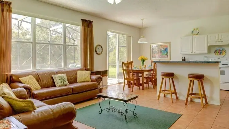 Classic House, 4 Bedroom Vacation Home with Pool