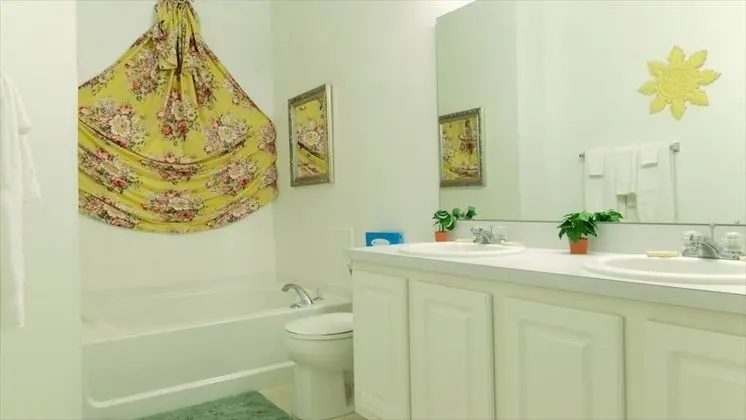 Classic House, 4 Bedroom Vacation Home with Pool