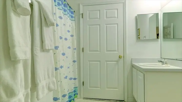 Classic House, 4 Bedroom Vacation Home with Pool