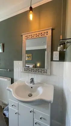 Tek Büyük Yataklı Oda (Balcony Room 1st Floor)