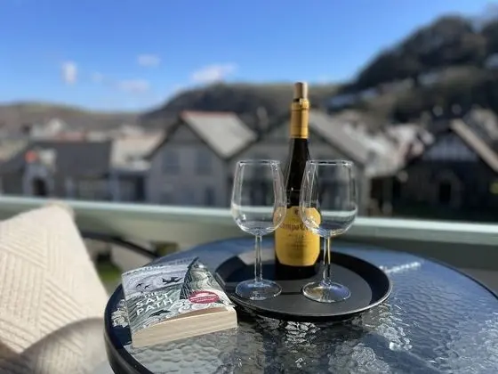 Tek Büyük Yataklı Oda (Balcony Room 1st Floor)