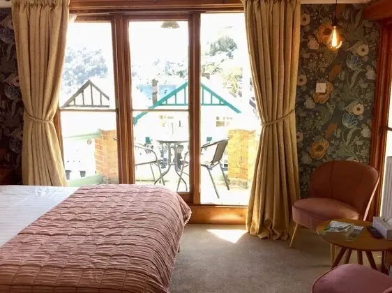 Tek Büyük Yataklı Oda (Balcony Room)