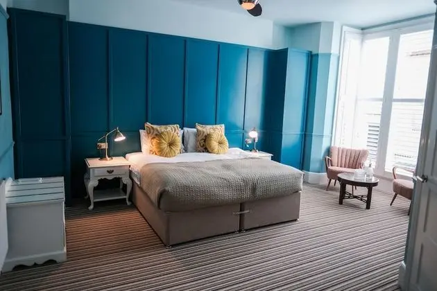 Deluxe Tek Büyük veya İki Ayrı Yataklı Oda, 1 Yatak Odası, Kısmi Deniz Manzaralı