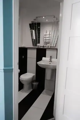 Deluxe Tek Büyük veya İki Ayrı Yataklı Oda, 1 Yatak Odası, Kısmi Deniz Manzaralı