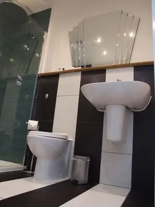 Deluxe Tek Büyük veya İki Ayrı Yataklı Oda, 1 Yatak Odası, Kısmi Deniz Manzaralı