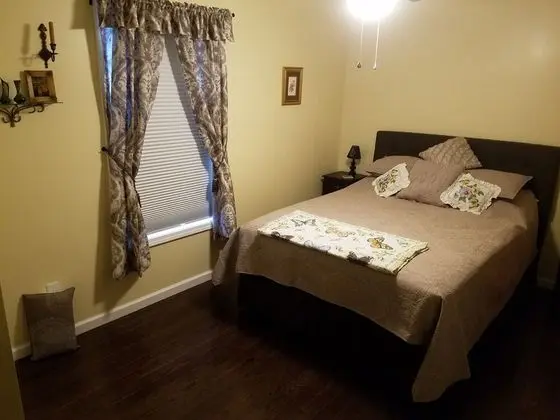 Tek Kişilik Oda, 1 Büyük (Queen) Boy Yatak