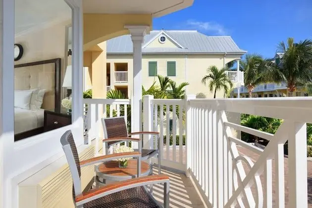 Pool View 1 King Balcony