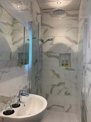 Standard Tek Büyük Yataklı Oda, Banyolu/Duşlu