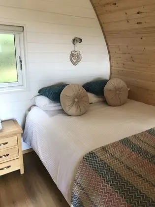 Deluxe Tek Büyük Yataklı Oda (with Small Double Sofa Bed)