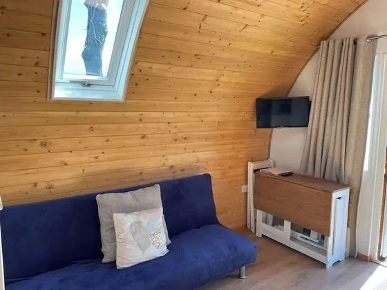 Deluxe Tek Büyük Yataklı Oda (with Small Double Sofa Bed)