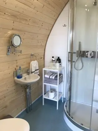 Deluxe Tek Büyük Yataklı Oda (with Small Double Sofa Bed)