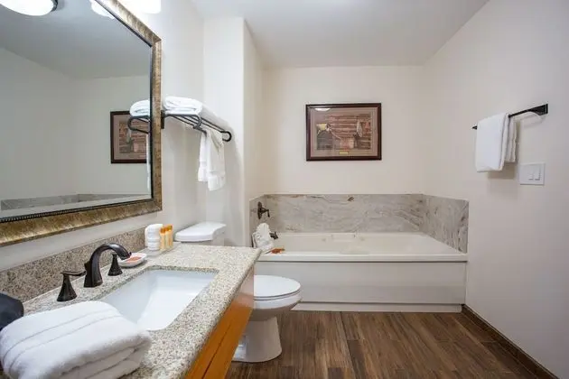 Suite, 1 King Bed, Jetted Tub, Fireplace