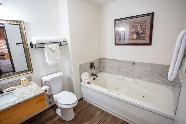 Suite, 1 King Bed, Jetted Tub, Fireplace