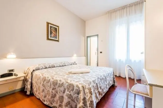 Basic Tek Büyük Yataklı Oda