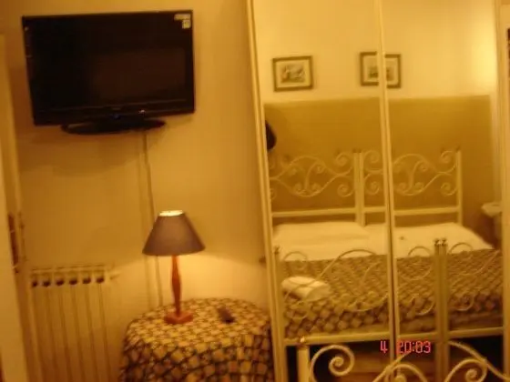 Tek Büyük veya İki Ayrı Yataklı Oda, Ortak Banyo