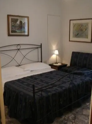 Tek Büyük veya İki Ayrı Yataklı Oda, Ortak Banyo