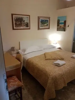 Tek Büyük veya İki Ayrı Yataklı Oda, Ortak Banyo